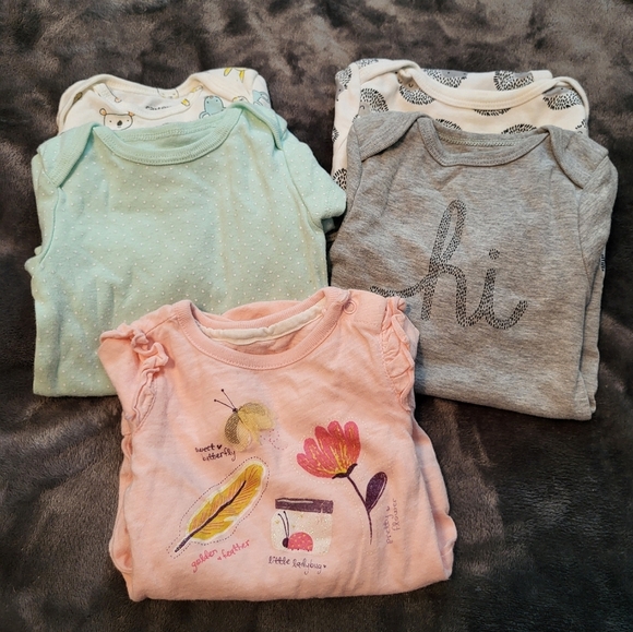 🩷 3/$15 Girls (3-6M) 5-Piece Onesies Bundle 4 Long Sleeve, 1 Short Sleeve, EUC - Picture 1 of 12